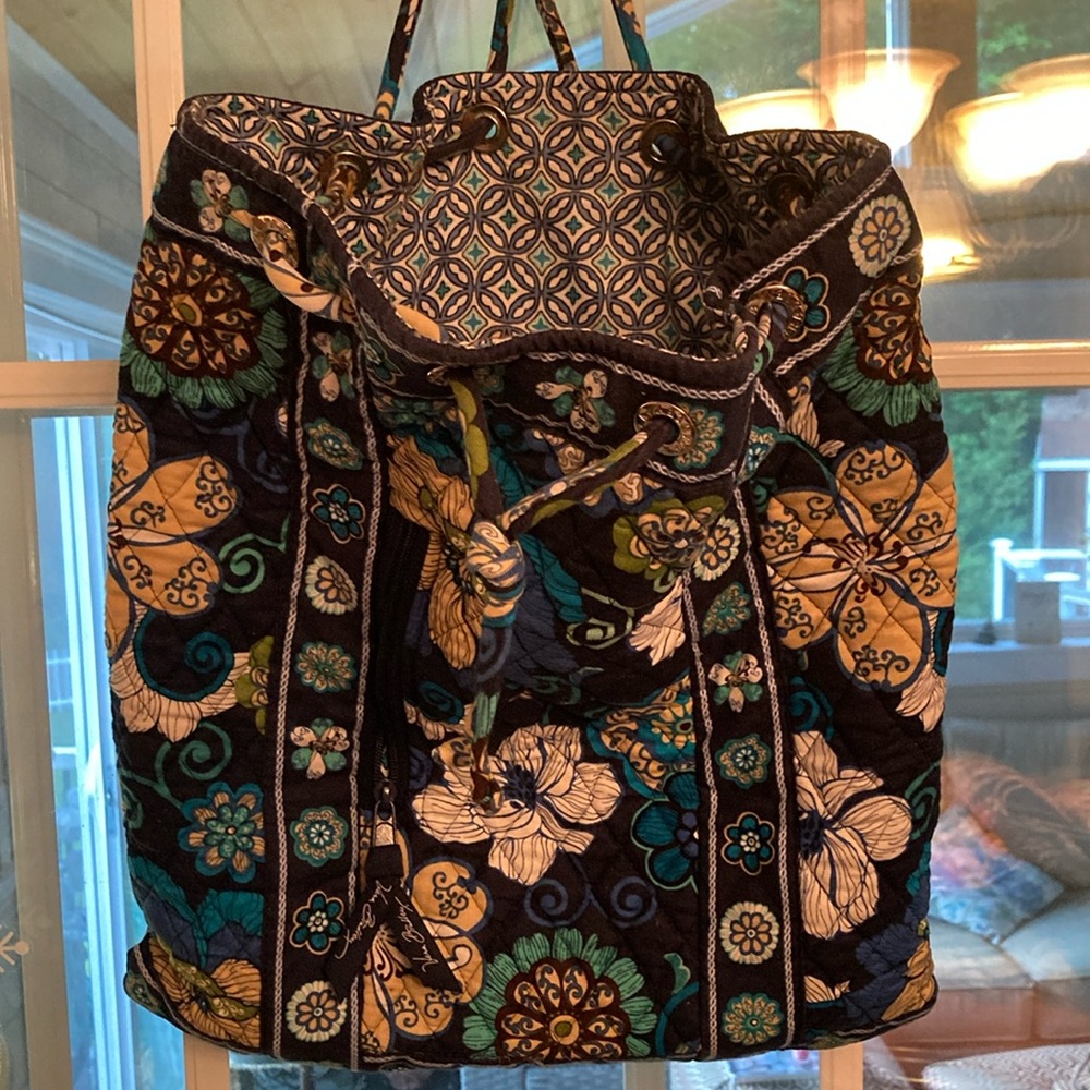 Backpack-VERA BRADLEY quilted rope tie. Excellent condition, 3 inside pockets